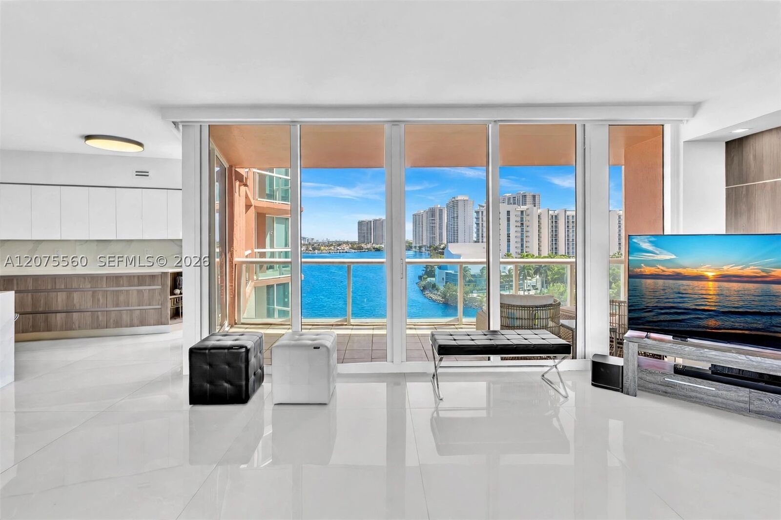 Property Photo:  3370 Hidden Bay Dr 815  FL 33180 