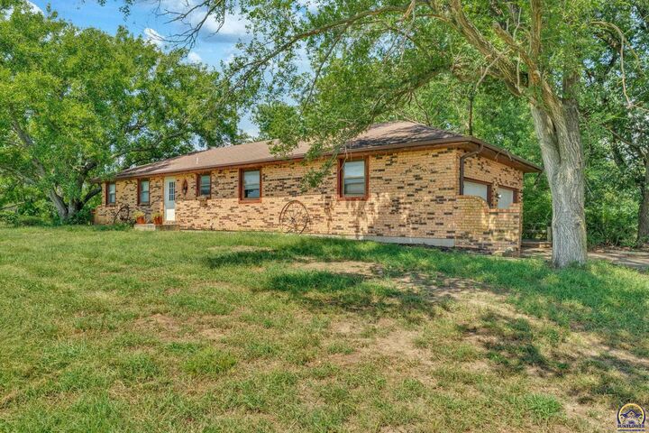 Property Photo:  238 NE 82nd St  KS 66617 