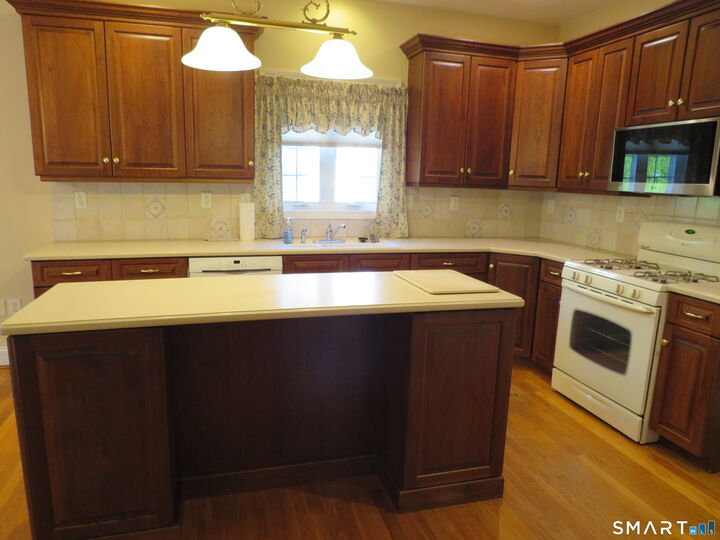 Property Photo:  30 Truman Way 30  CT 06067 