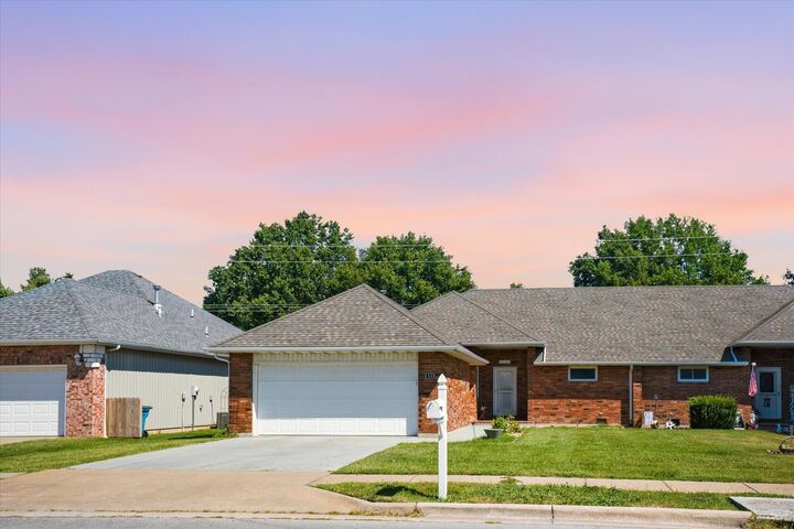 Property Photo: 1333 W Edgewood Street MO 65807