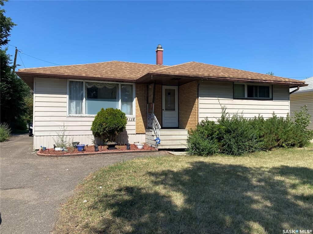 Property Photo: 4118 Sherwood Drive SK S4R 4B1