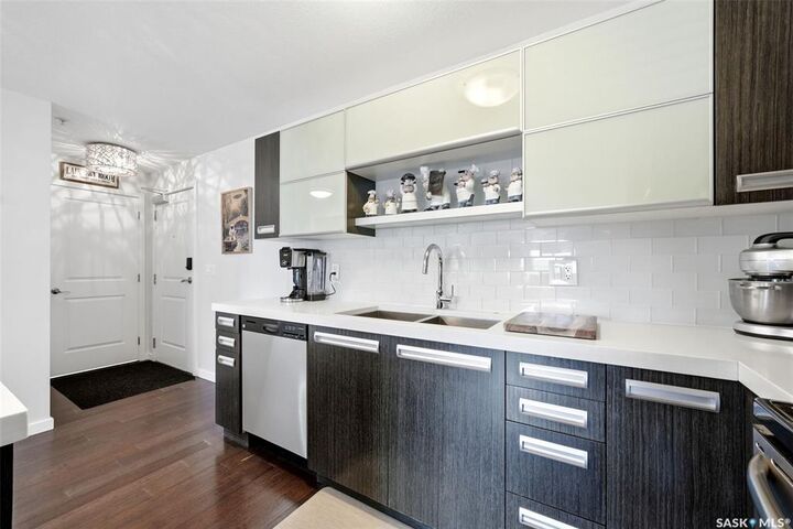 Property Photo:  1610 Dakota Drive 205  SK S4Z 0A5 