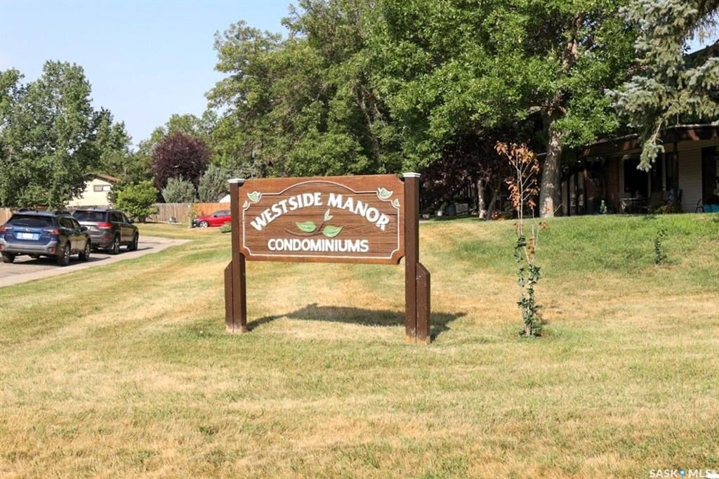 Property Photo: 260 Gore Place SK S4T 7S4