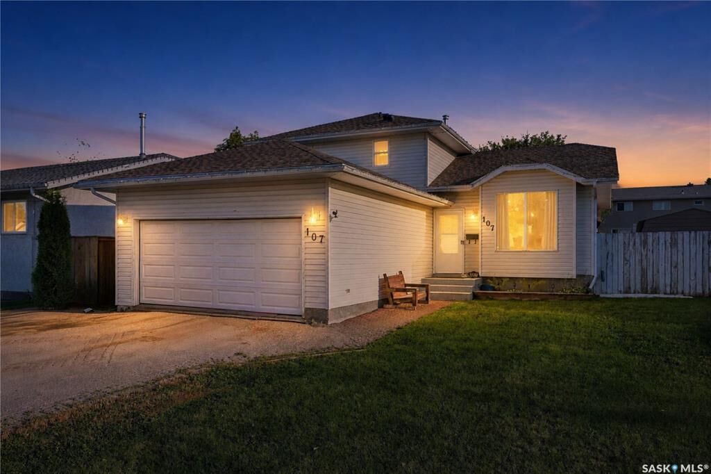 Property Photo: 107 Hall Crescent SK S7L 7G7