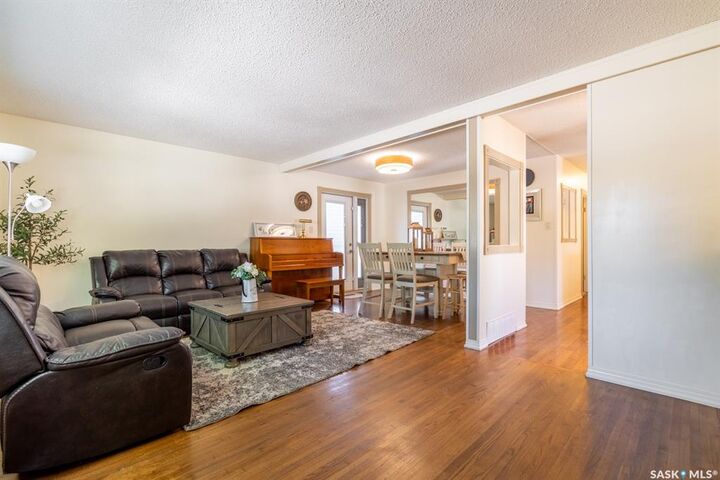 Property Photo: 24 Mayfair Crescent SK S4S 4H5