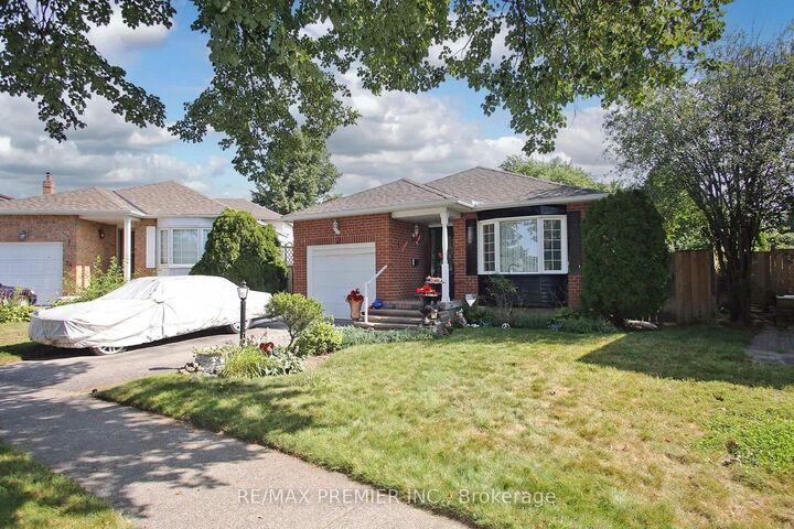 Property Photo: 72 Homefield Square ON L1E 1L3
