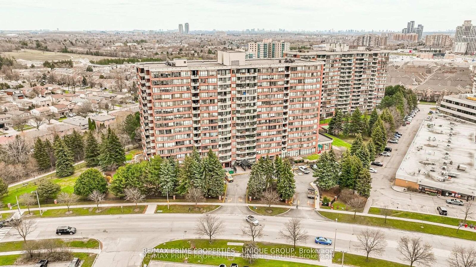 Property Photo:  33 Weldrick Road E 209  ON L4C 8W4 