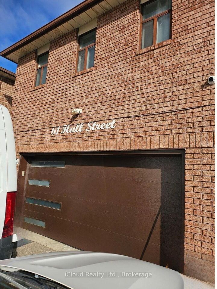 Property Photo:  61 Hull Street Upper  ON L4T 1C9 