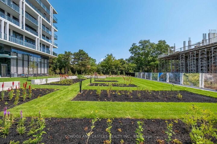Property Photo: 29 Green Trail Court 907 ON M2K 0J9
