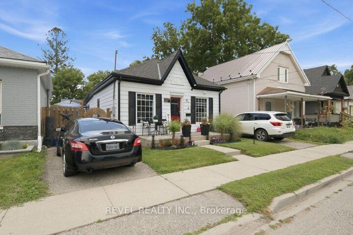 Property Photo:  11 Esther Street  ON N3S 6K3 