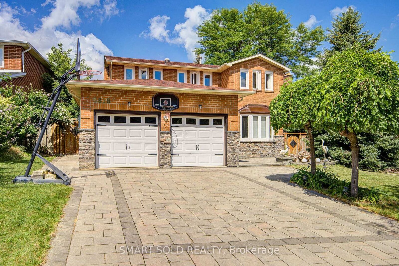 Property Photo: 5818 Turney Drive ON L5M 2R8