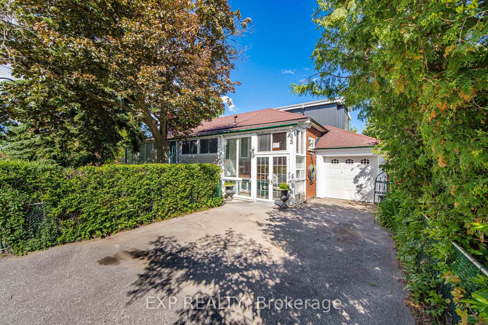 Property Photo: 43 Ridgemoor Avenue ON M1N 1M5