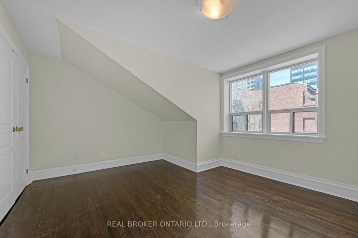 Property Photo: 12 Foxbar Road 3 ON M4V 2G6