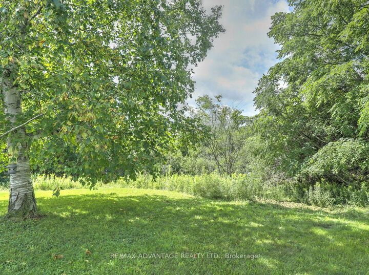 Property Photo:  45 Agincourt Gardens  ON N5Z 4E5 