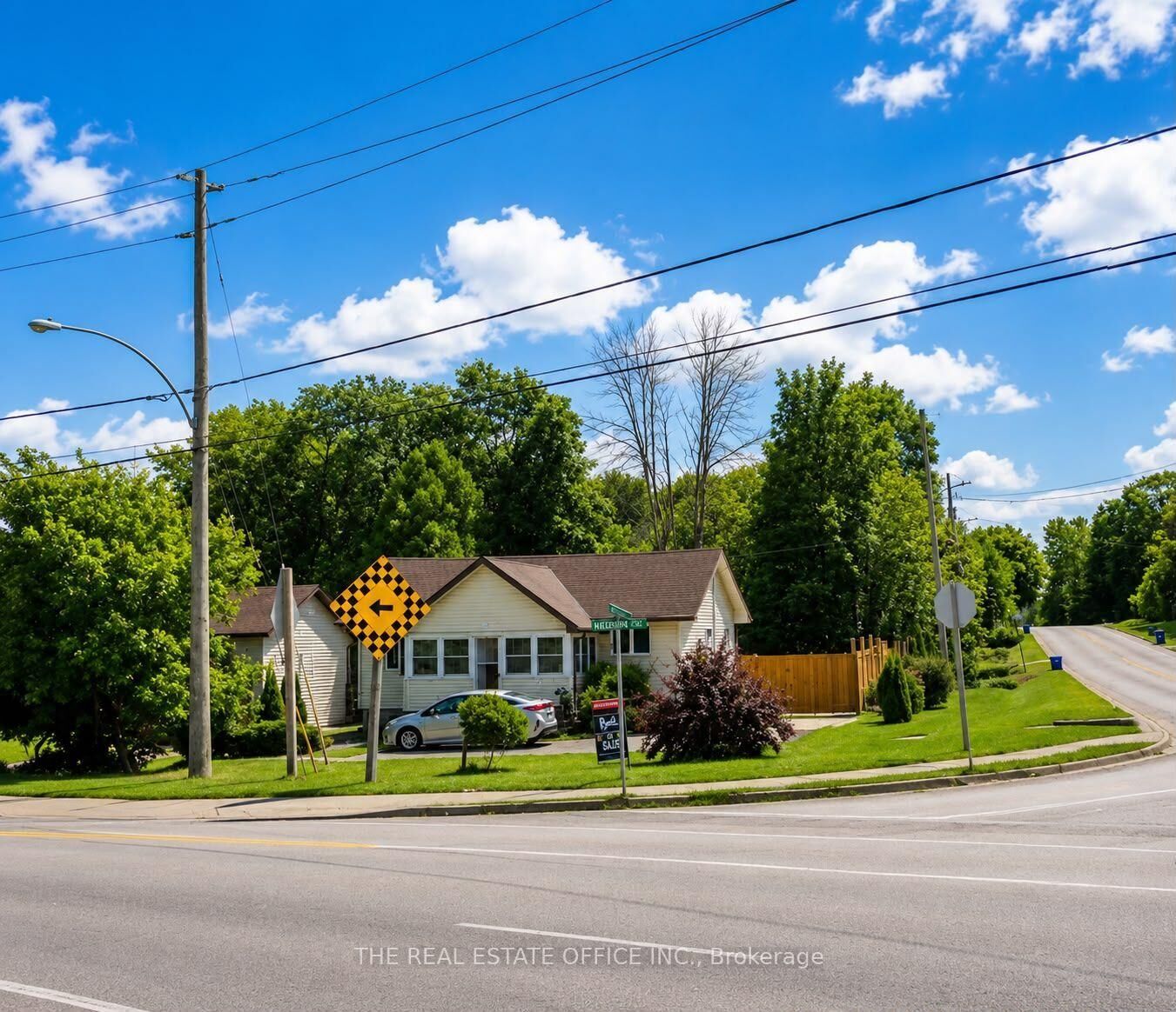 Property Photo: 265 Pasadena Drive ON L4P 2Z1