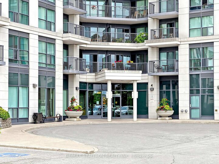 Property Photo: 185 Oneida Crescent 918 ON L4B 0B1