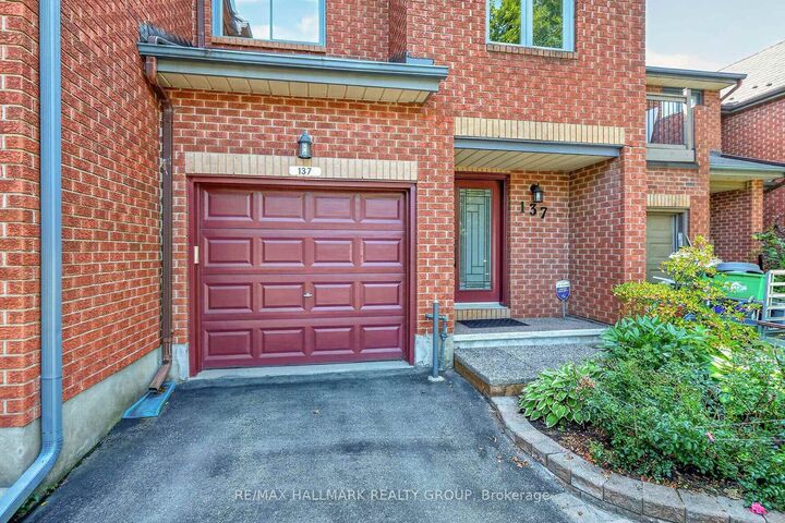Property Photo:  137 Dunbarton Court  ON K1K 4L6 