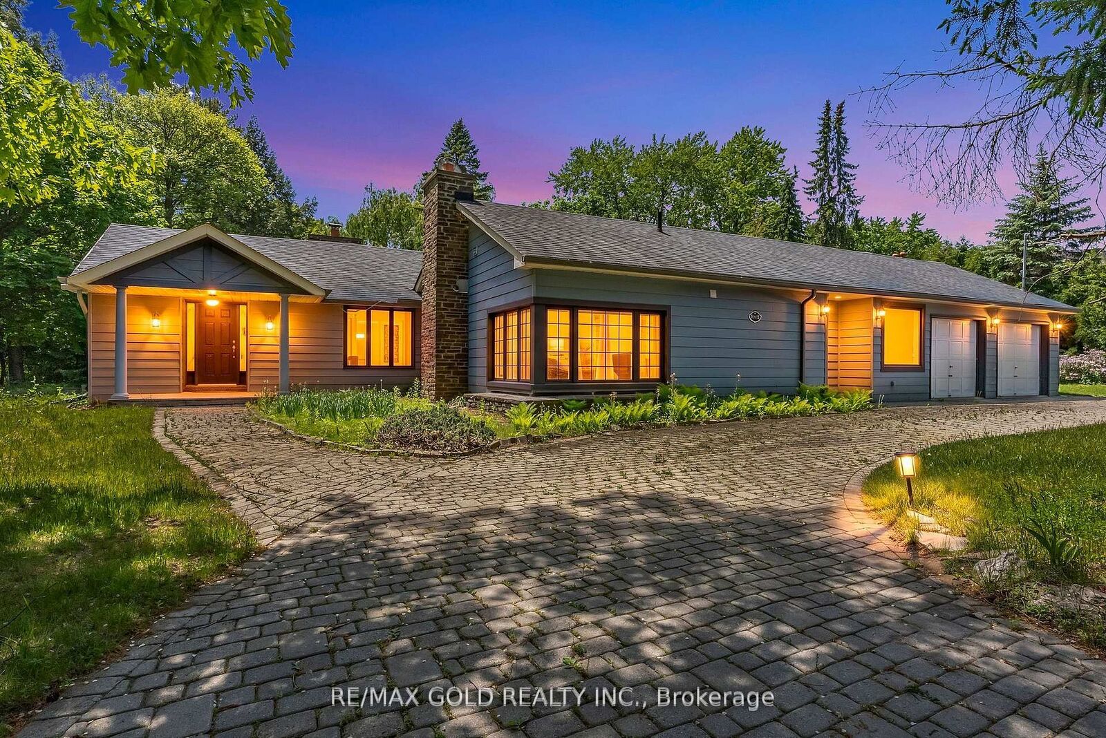 Property Photo: 1356 Oak Lane ON L5H 2X7