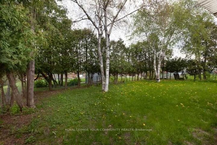 8 Stanwood Crescent — photo 1
