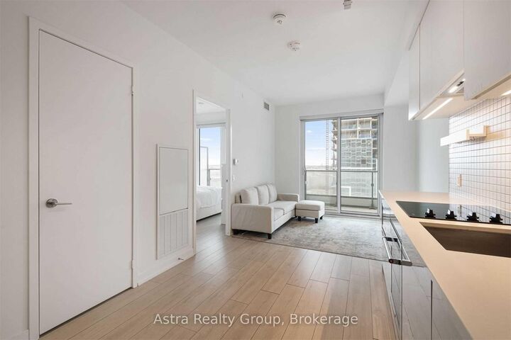 Property Photo:  950 Portage Parkway 1703  ON L4K 0J7 