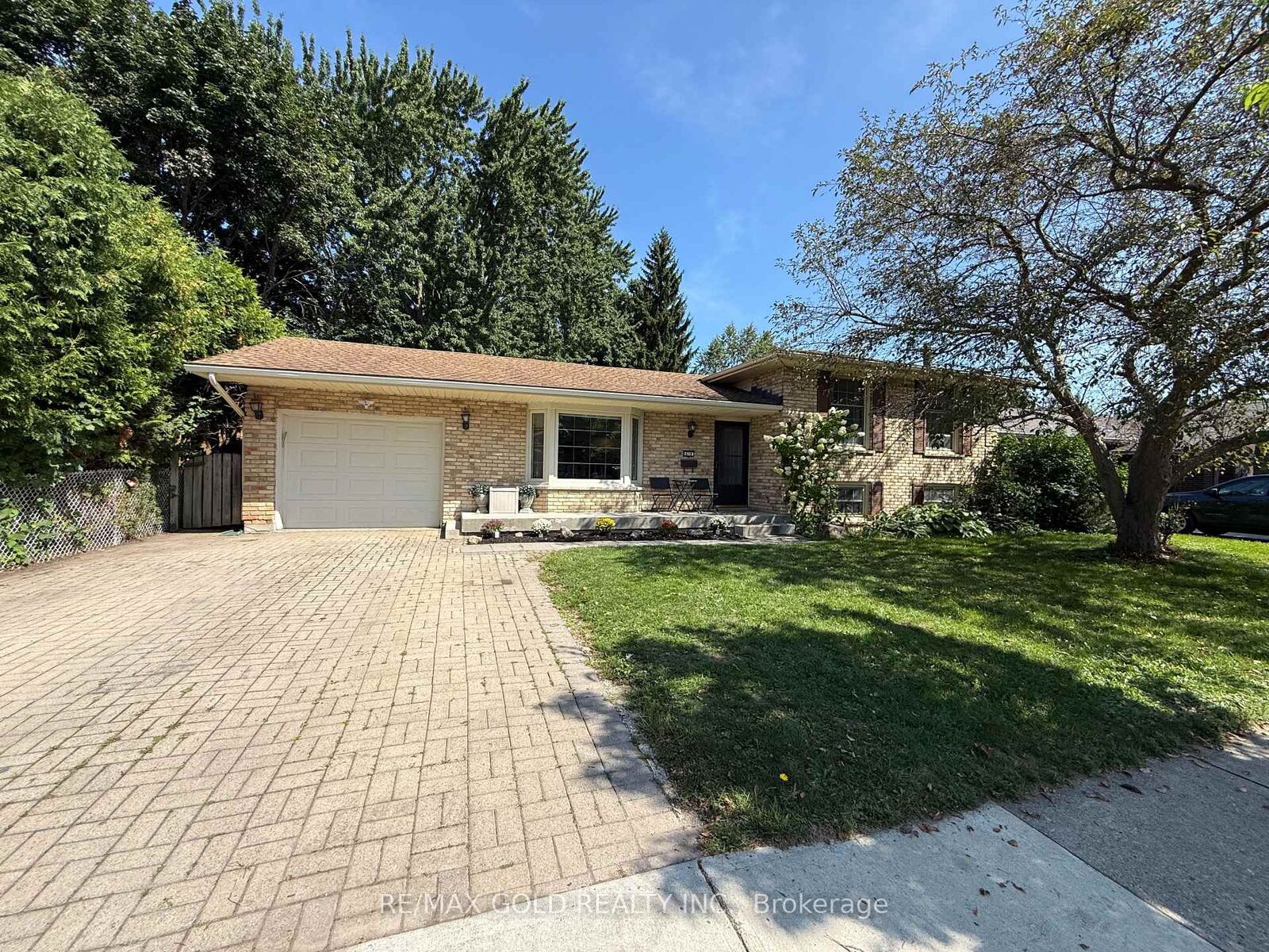 Property Photo:  670 Grenfell Drive  ON N5X 2C5 
