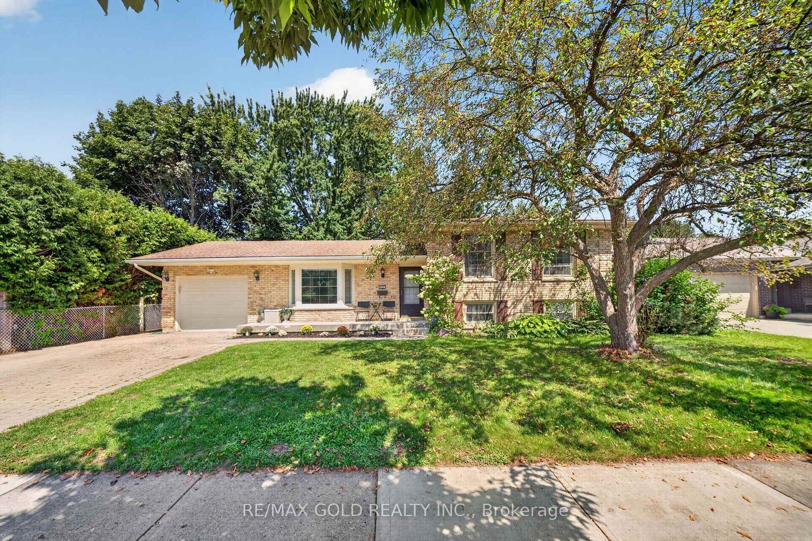 Property Photo: 670 Grenfell Drive ON N5X 2C5