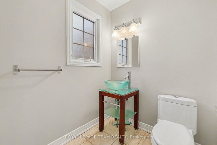 Property Photo:  187 Monterey Drive  ON K2H 7A9 