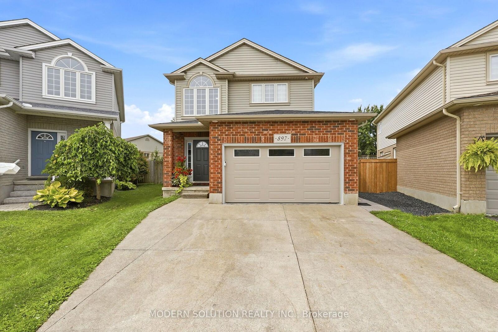 Property Photo:  897 Bradshaw Crescent  ON N5X 0B6 