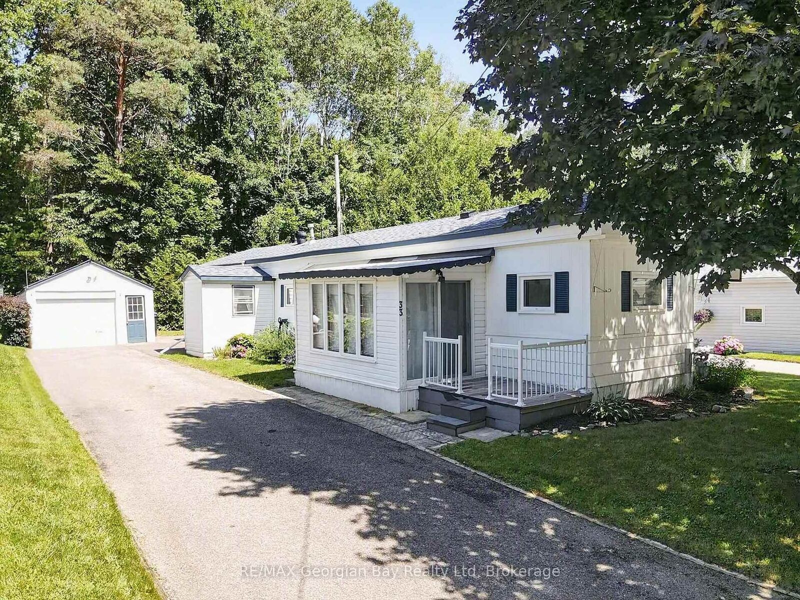 Property Photo: 525 Midland Point Road 33 ON L4R 5G9