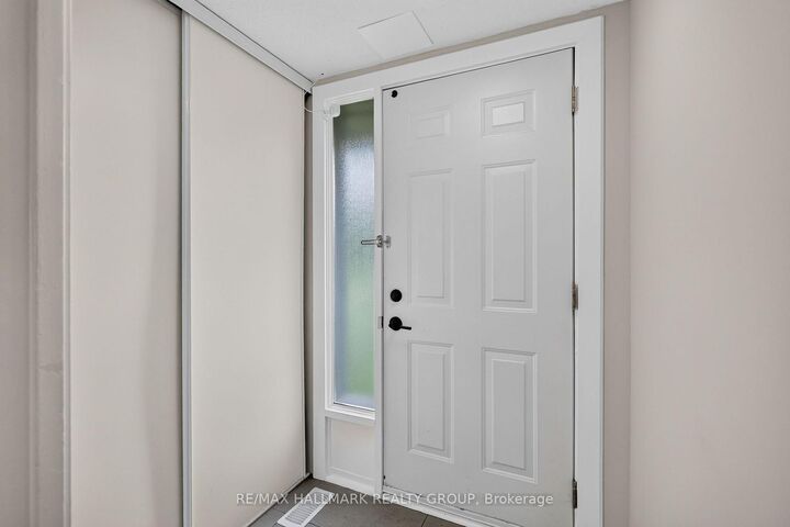 Property Photo: 2998 Fairlea Crescent ON K1V 8T7