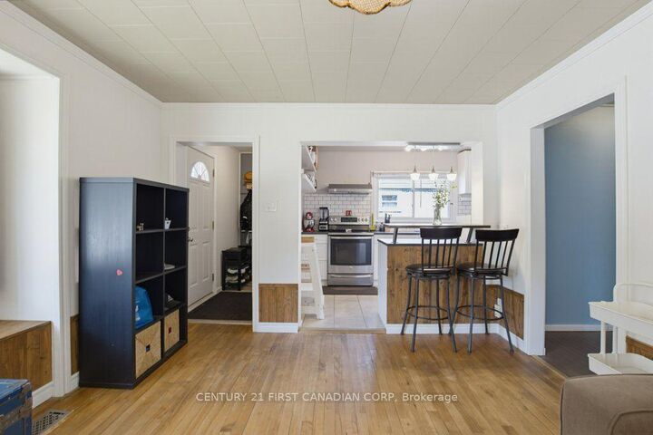 Property Photo: 3 Parkside Drive ON N5R 3T8