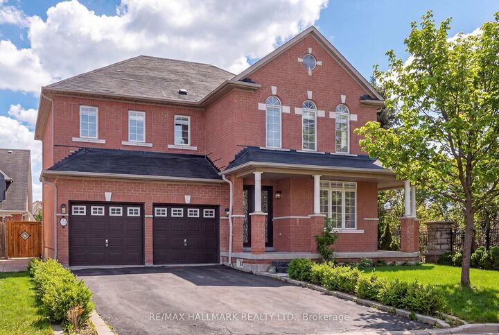 Property Photo: 57 Saint Nicholas Crescent ON L4H 3E5