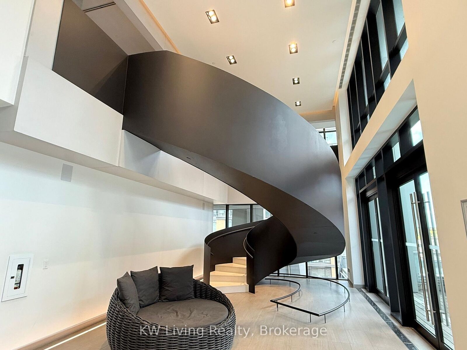 Property Photo:  1 Yorkville Avenue 2804  ON M4W 1L1 