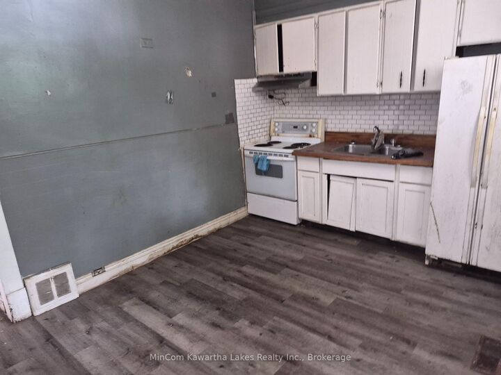 Property Photo: 467 Albert Street ON K9J 4N6