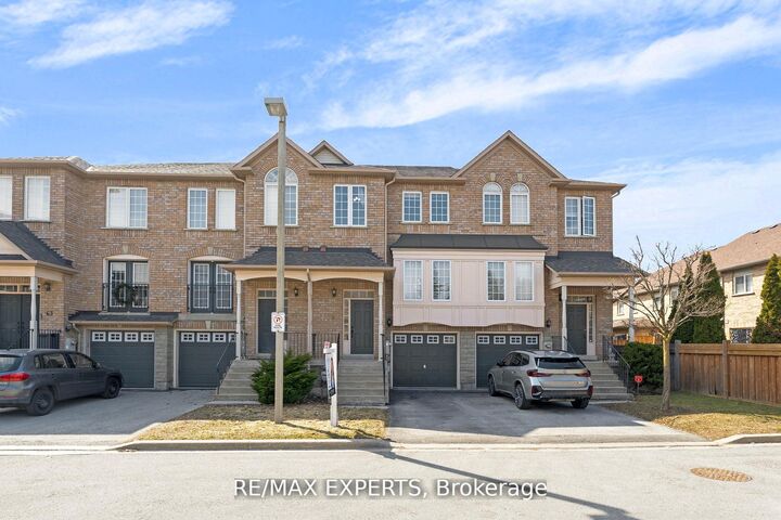 Property Photo: 19 Foxchase Avenue 61 ON L4L 9N1