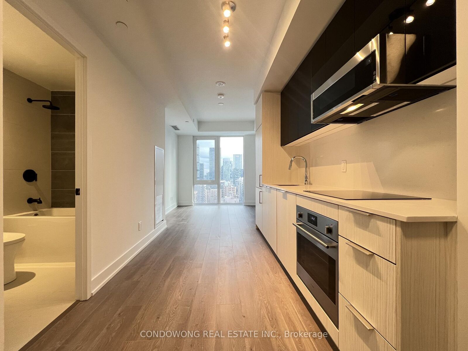 Property Photo: 308 Jarvis Street 1802 ON M5B 0E3