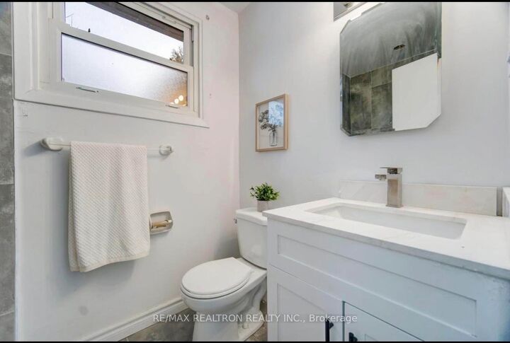 Property Photo:  29 Court Lane  ON N5W 5M6 
