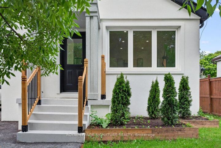 Property Photo:  297 Kennedy Road Main  ON M1N 3P6 