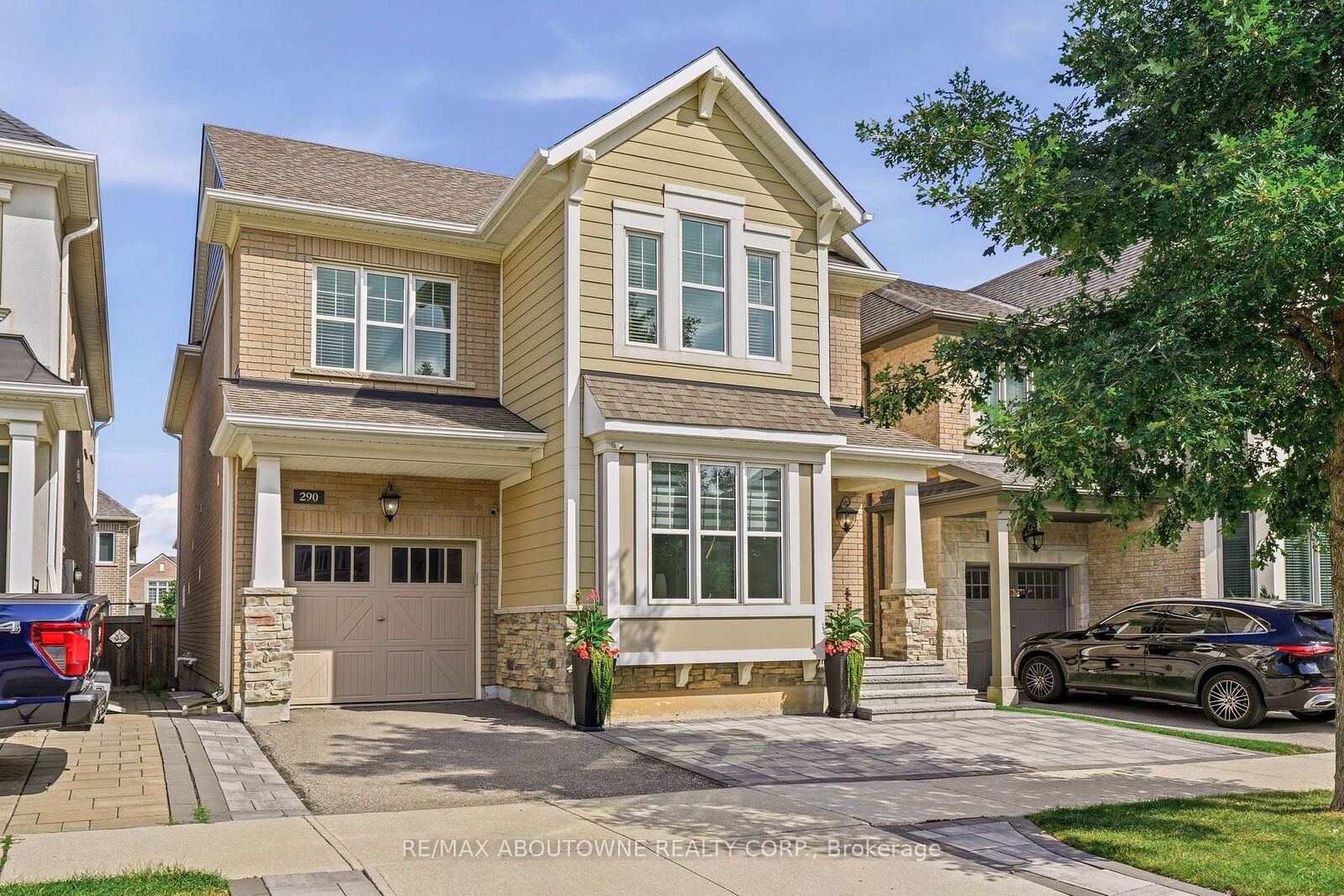Property Photo: 290 Wisteria Way ON L6M 1L6