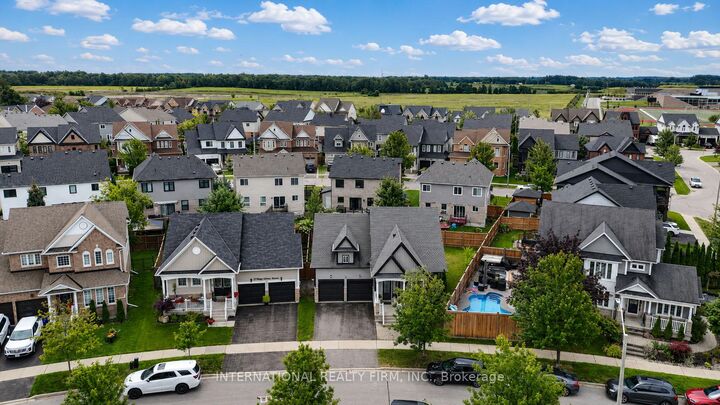 Property Photo: 3 Maple Crown Terrace ON L4M 7H3