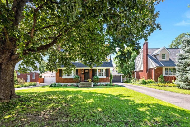 Photo de la propriété:  818 Colson Avenue  ON K1G 1R7 