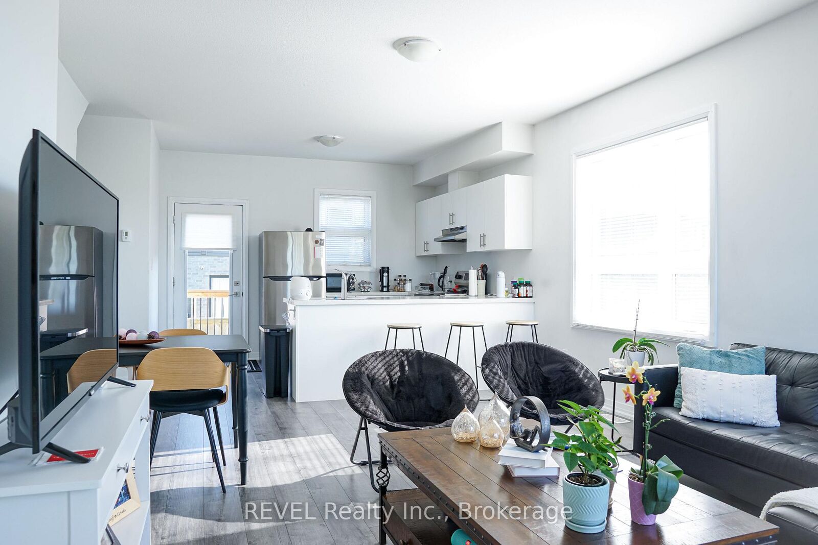 Property Photo:  6705 Cropp Street 111  ON L2E 0C1 