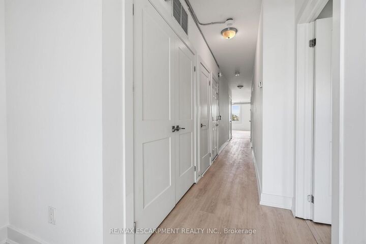 Property Photo:  1006 King Street E 02  ON L8M 1C8 