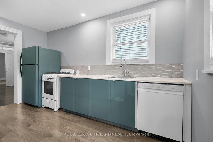 Property Photo: 122 Centre Street 1 ON N5R 2Z9