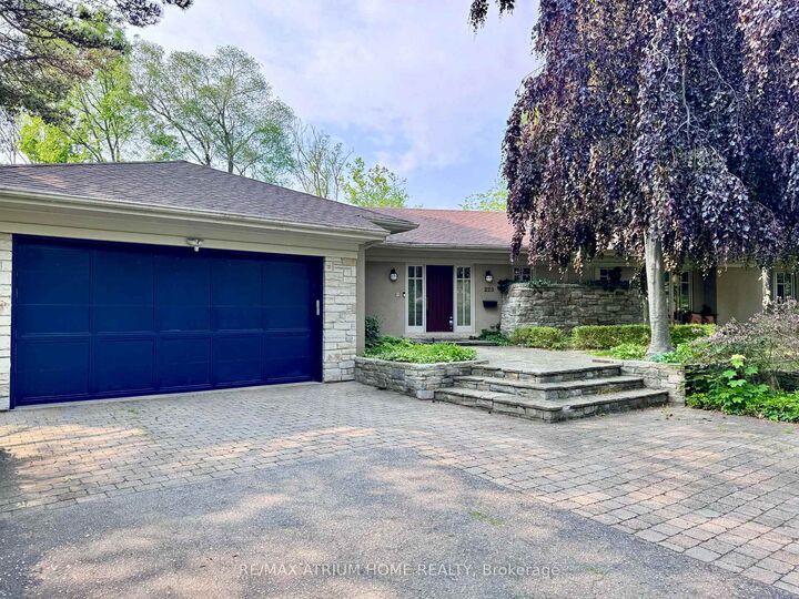 Property Photo: 223 Trelawn Avenue ON L6J 4R3