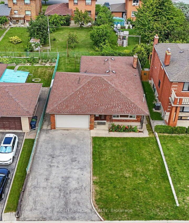 Property Photo: 84 Raven Road ON M6L 2A7