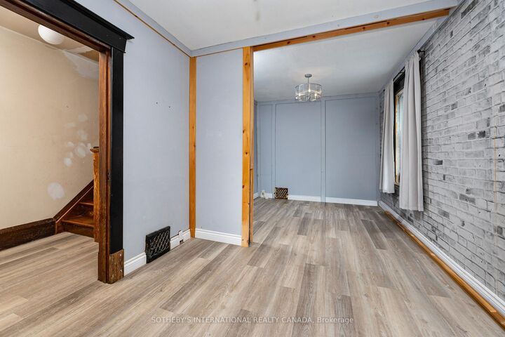 Property Photo: 4 Marshall Boulevard ON M6N 2R7