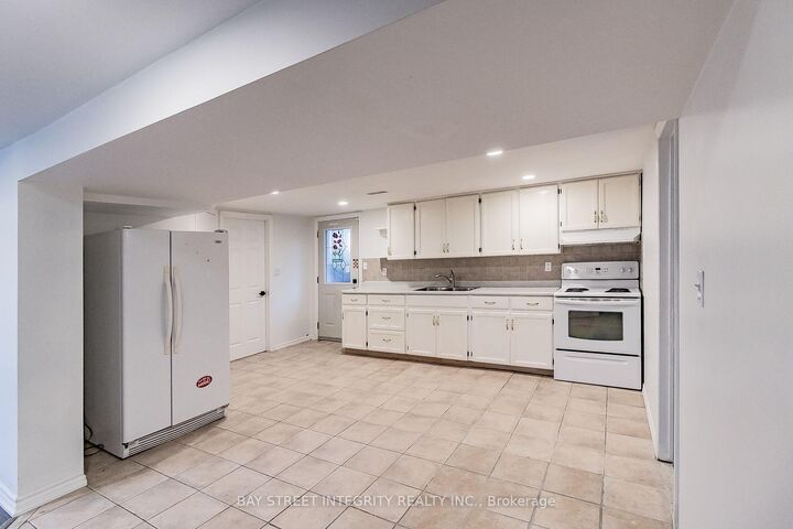 Property Photo:  Basement 448 Fernleigh Circle S  ON L4C 1E6 