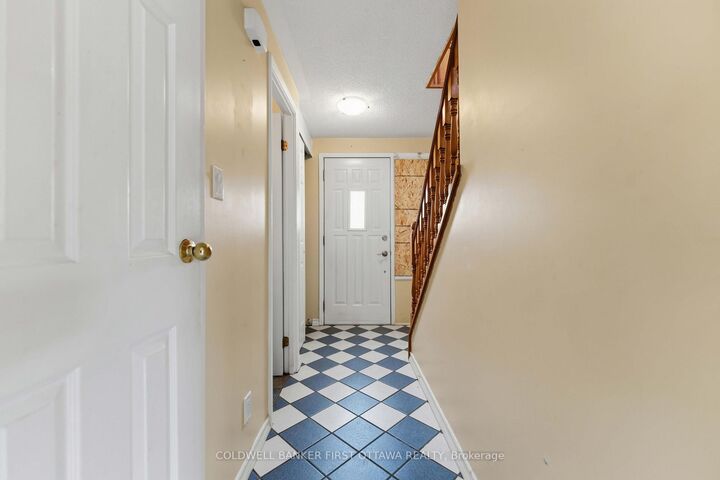 Property Photo:  1532 Beaverpond Drive A  ON K1B 3R9 