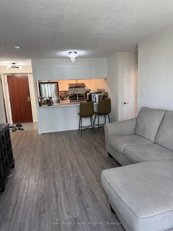 Property Photo: 28 Empress Avenue 1716 ON M2N 6Z7
